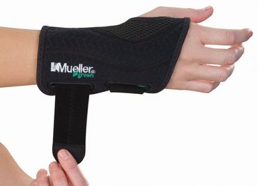 Mueller Green Fitted Wrist Brace Right S/M 86271ML